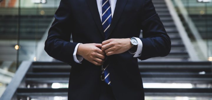 Tim profesional menganalisis proses bisnis dengan metodologi Lean Six Sigma